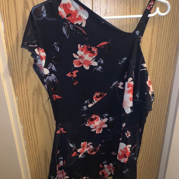 Le chateau one shoulder top - Picture 2 of 2